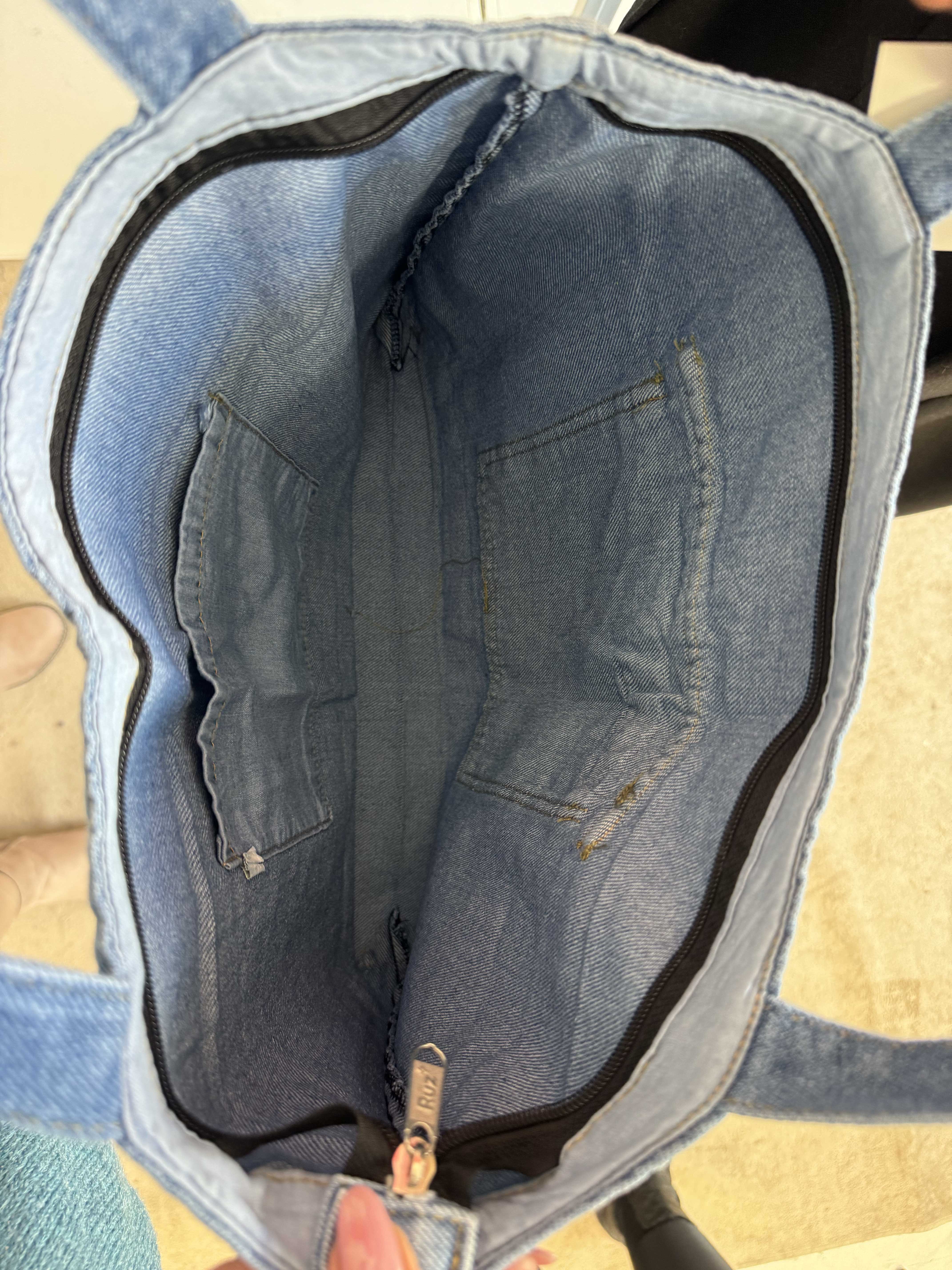 Betti - Taske i denim med stor lomme